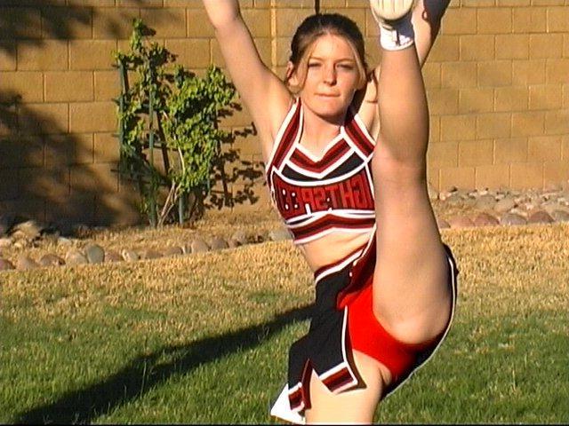 20P Pictures of cheerleaders doing their moves outside
