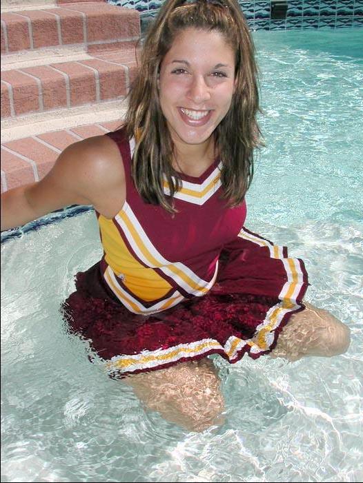 20P Pictures of a cheerleader swimming in her uniform