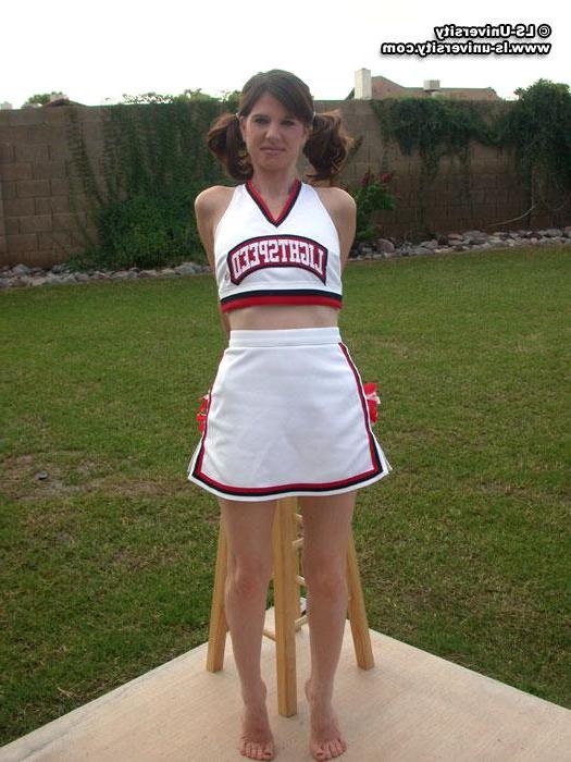 20P Pictures of a hot cheerleader stripping in the backyard