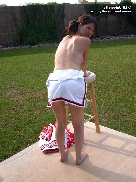 20P Pictures of a hot cheerleader stripping in the backyard