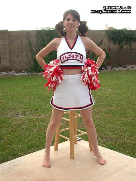 20P Pictures of a hot cheerleader stripping in the backyard