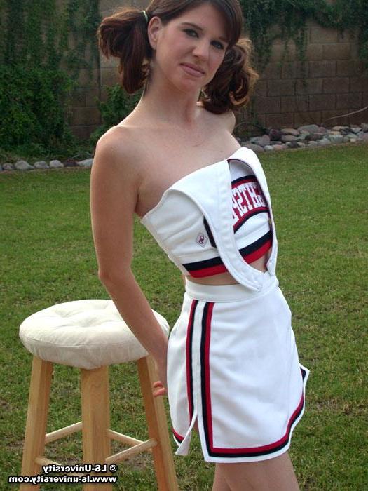 20P Pictures of a hot cheerleader stripping in the backyard