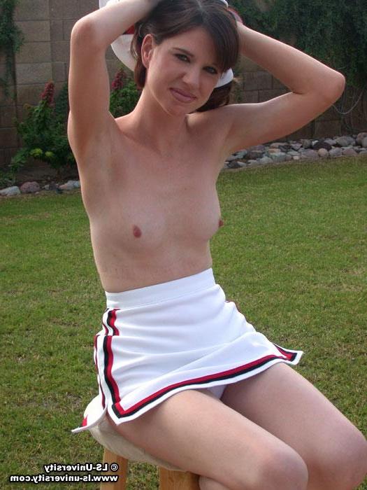 20P Pictures of a hot cheerleader stripping in the backyard