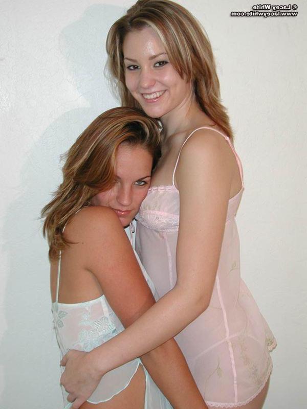 16P lesbian teens play in bed