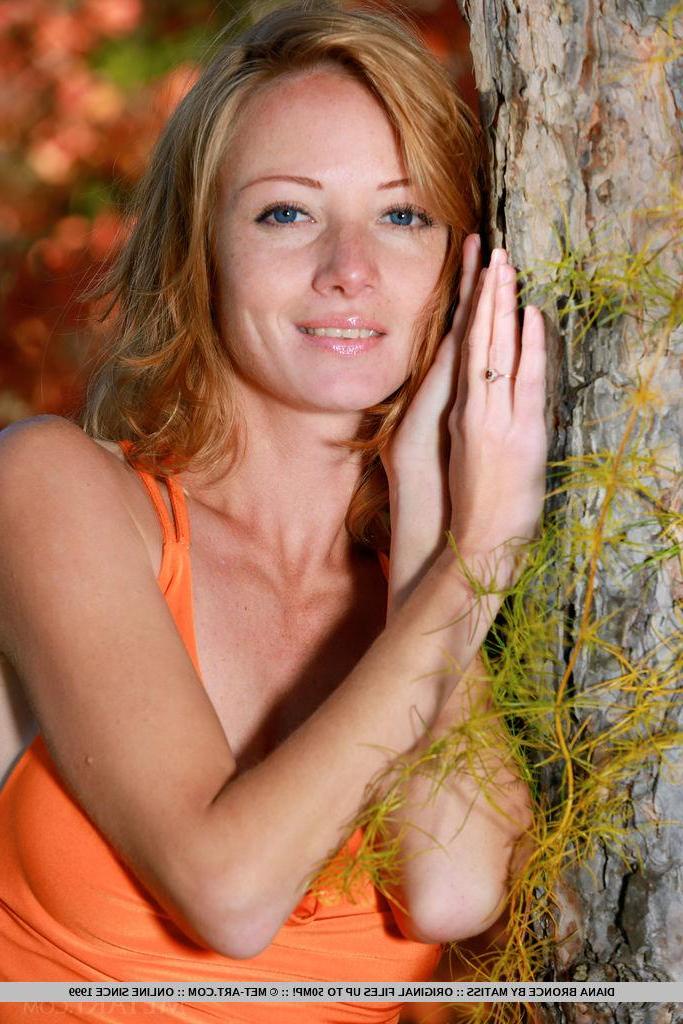 18P Redhead teen Diana Bronce bares her meaty ass and puffy tits outdoors