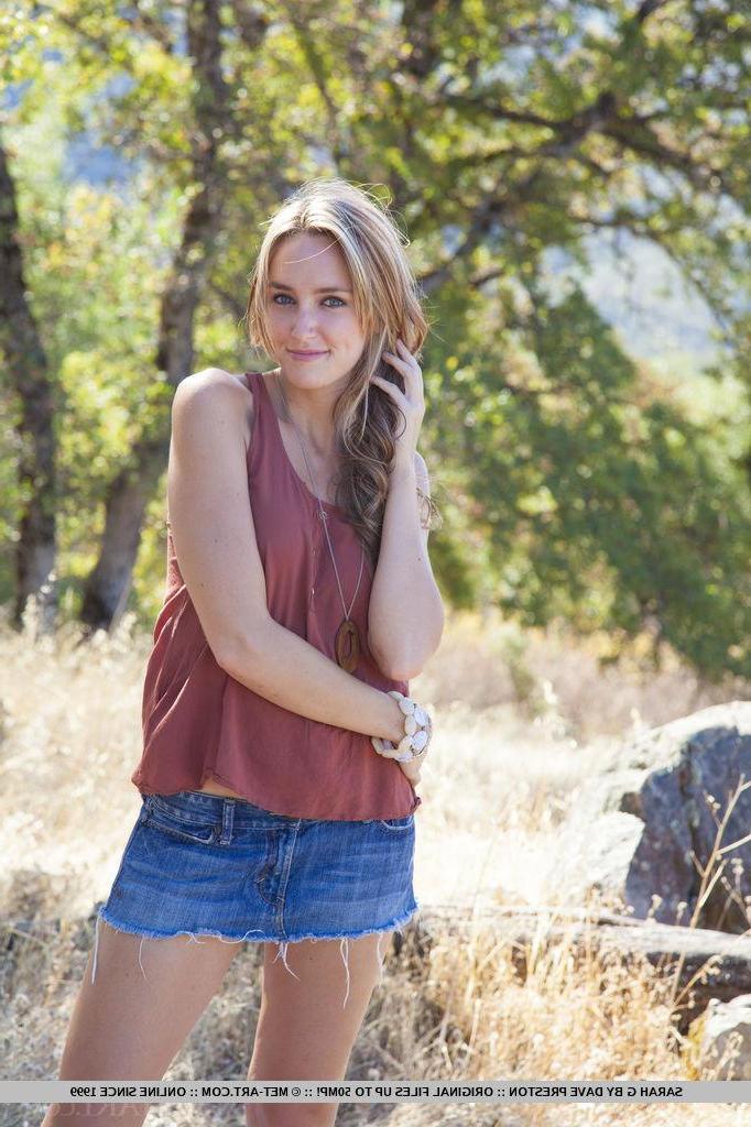 18P Beautiful blonde girl Sarah G has a private picnic and you're invited