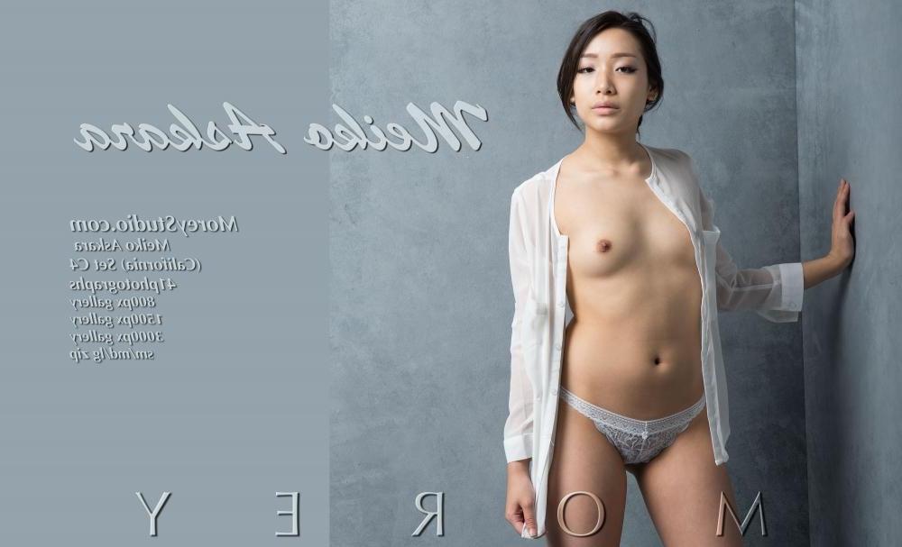11P Pretty model Meiko poses in her panties and open top