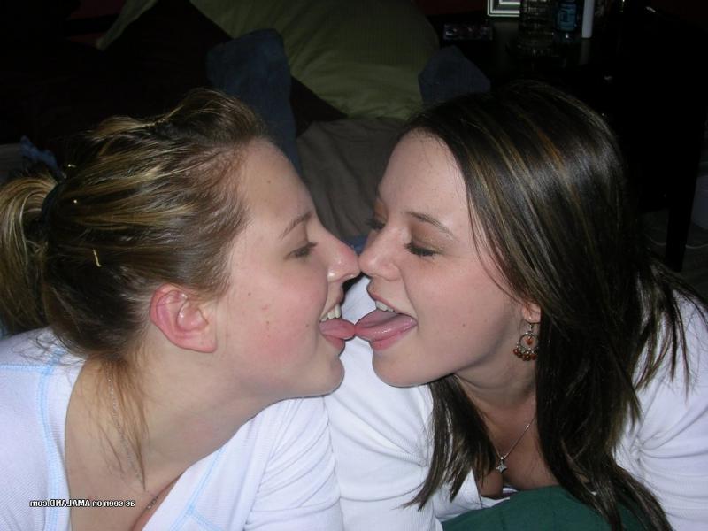 14P Curvy lesbian lovers get naughty on cam