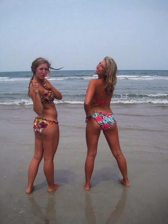 10P Hot college coeds show off in their sexy bikinis