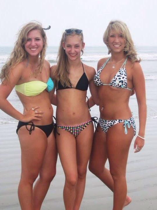 10P Hot college coeds show off in their sexy bikinis