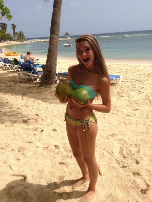 10P Hot college coeds show off in their sexy bikinis