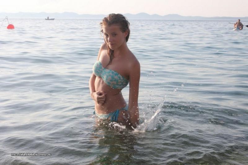 14P Collection of bikini GFs posing for the camera