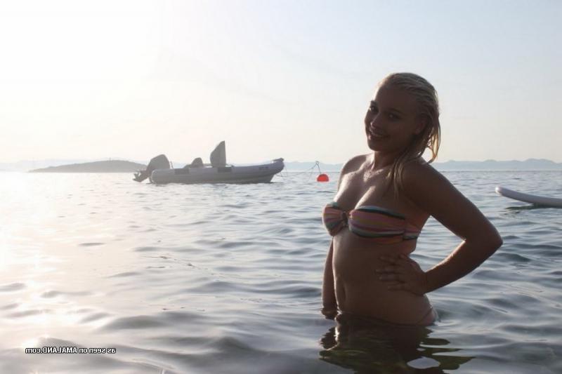 14P Collection of bikini GFs posing for the camera
