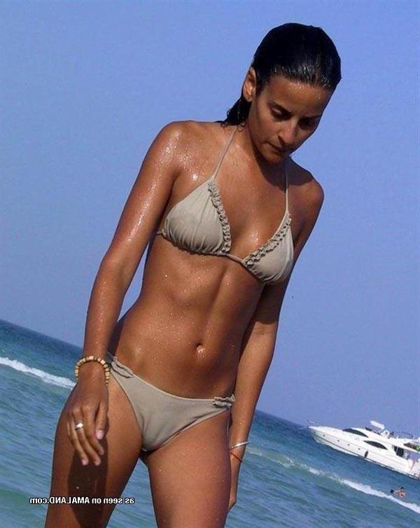 15P Gallery of random bikini pics from these sexy amateur GFs