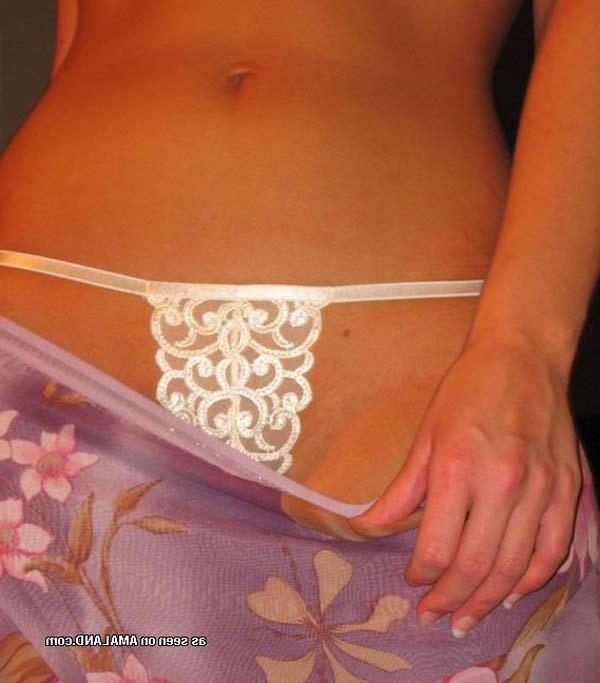 16P Photo compilation of an amateur bikini babe's selfpics