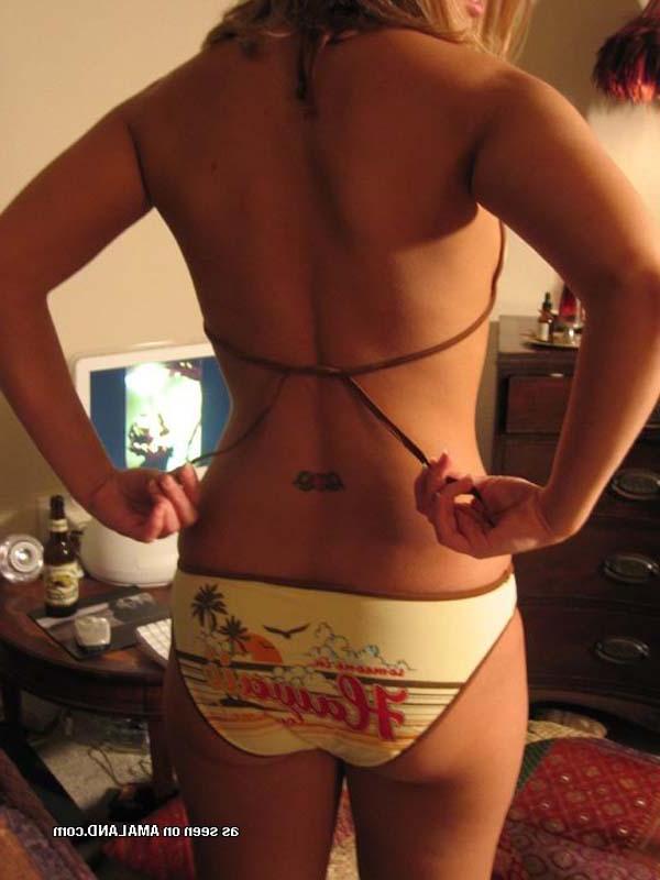 16P Photo compilation of an amateur bikini babe's selfpics