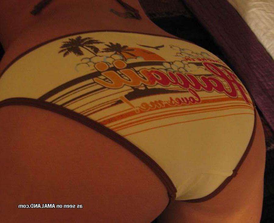 16P Photo compilation of an amateur bikini babe's selfpics