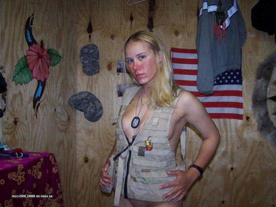 16P Pictures of a sexy badass gun toting blonde girlfriend