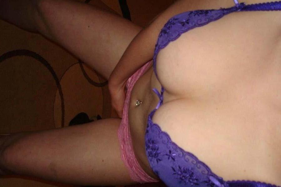 16P Pictures of naughty teen girlfriends showing their bodies in bikinis