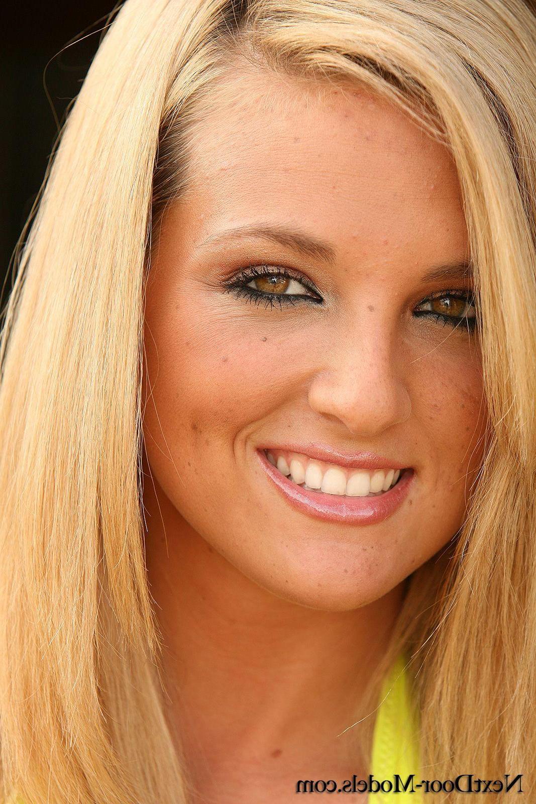 13P Pictures of a blonde girl stripping off her bikini