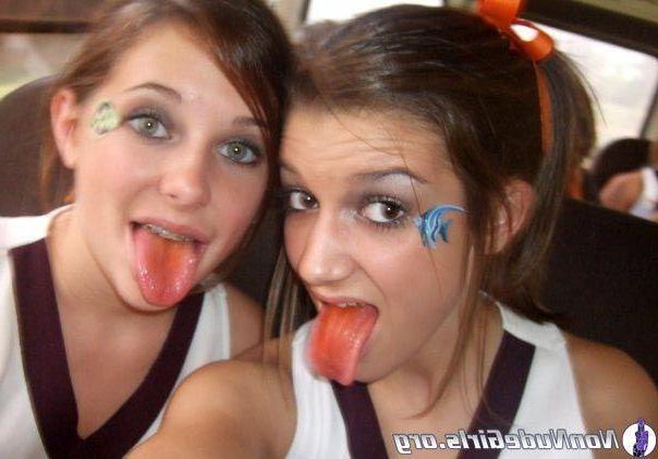 20P Pictures of hot cheerleaders doing their thing