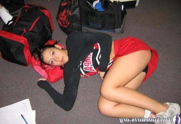 20P Pictures of hot cheerleaders doing their thing