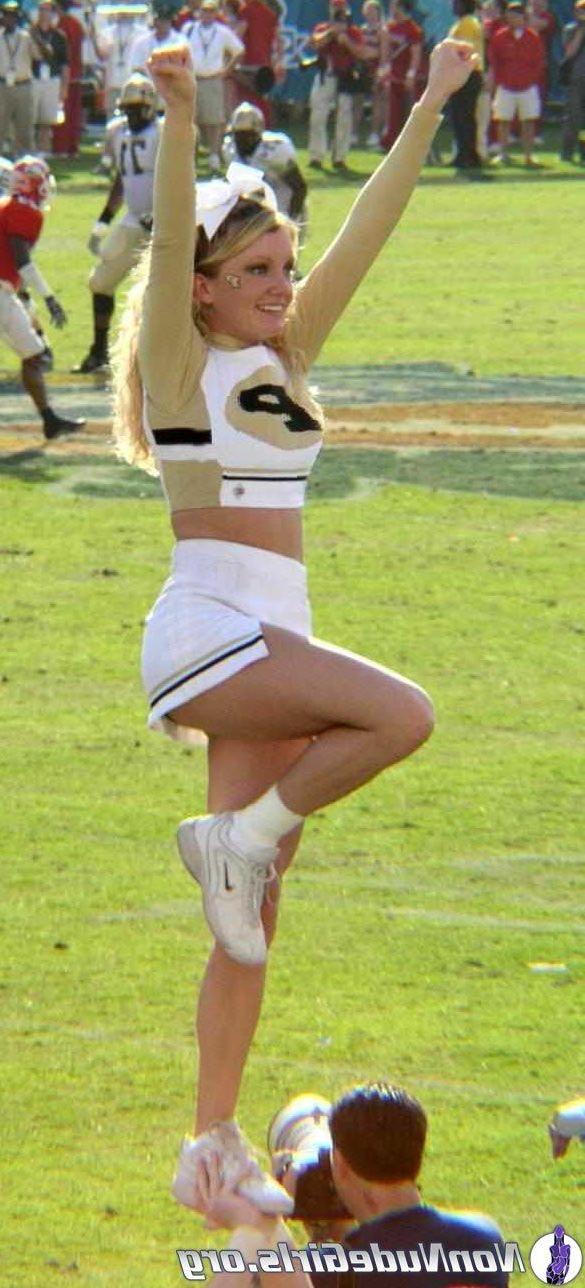 20P Pictures of hot cheerleaders doing their thing