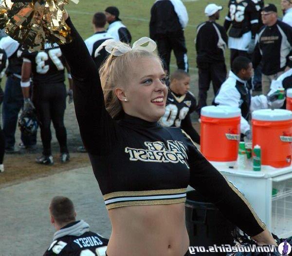 20P Pictures of hot cheerleaders doing their thing