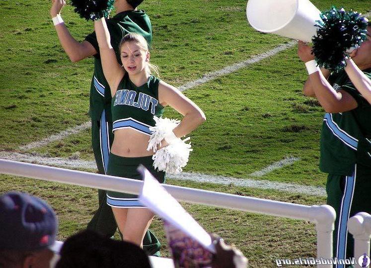 20P Pictures of hot cheerleaders doing their thing