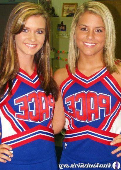 20P Pictures of hot cheerleaders doing their thing