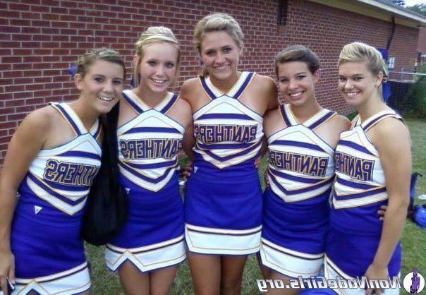 20P Pictures of hot cheerleaders doing their thing