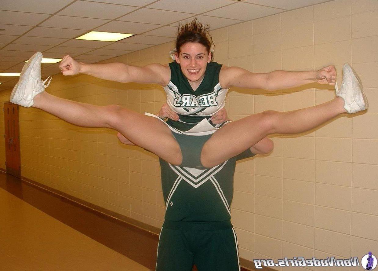 20P Pictures of hot cheerleaders doing their thing
