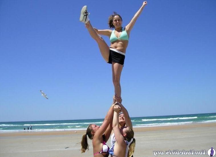 20P Pictures of hot cheerleaders doing their thing