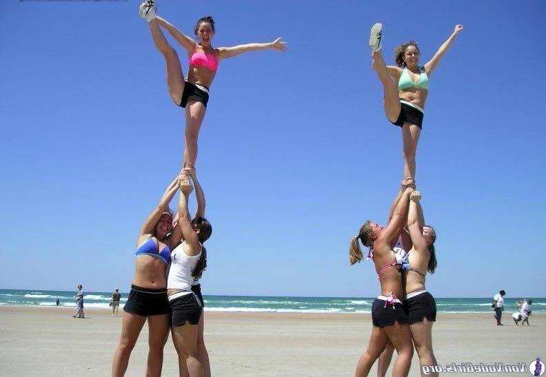 20P Pictures of hot cheerleaders doing their thing