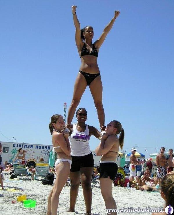 20P Pictures of hot cheerleaders doing their thing