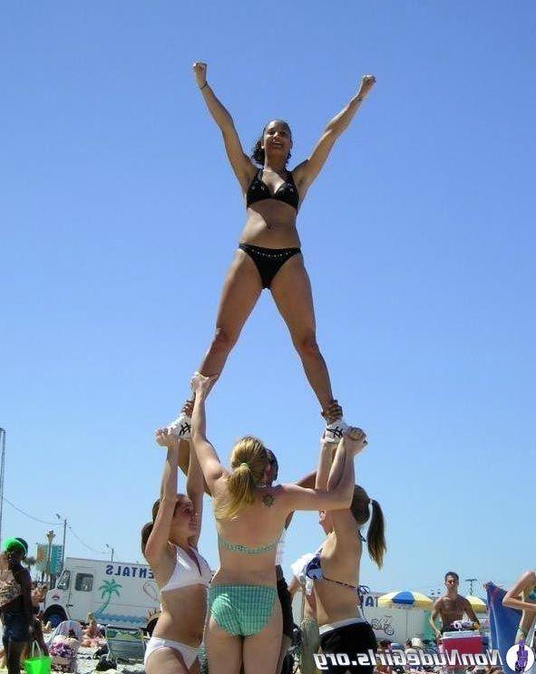 20P Pictures of hot cheerleaders doing their thing