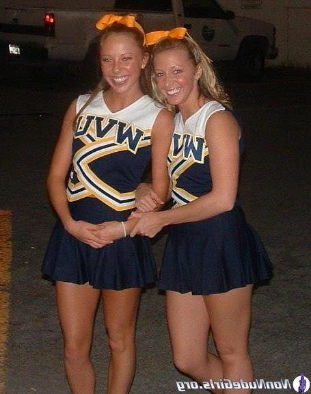 19P Pictures of hot cheerleaders doing their thing