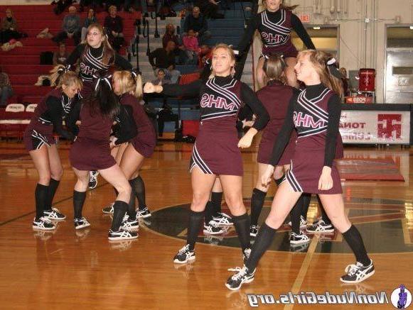 19P Pictures of hot cheerleaders doing their thing