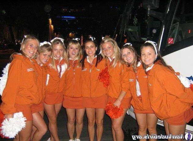 19P Pictures of hot cheerleaders doing their thing