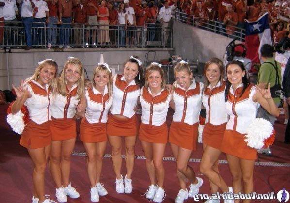 19P Pictures of hot cheerleaders doing their thing