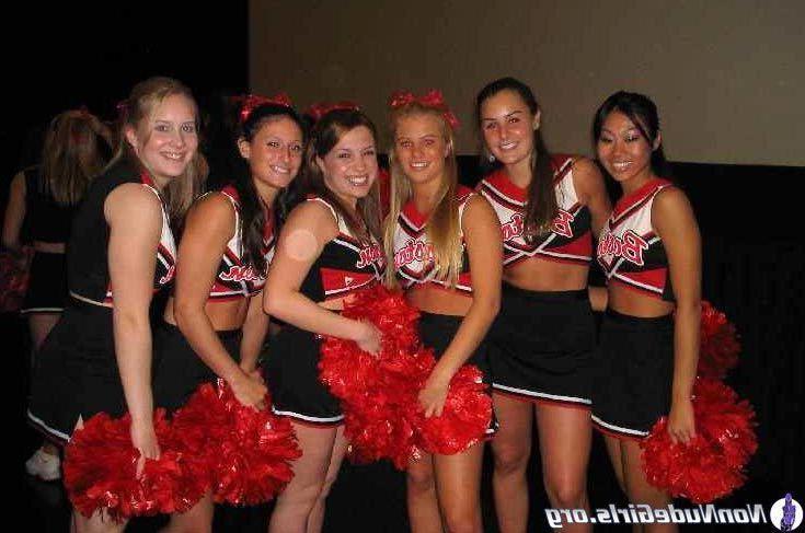 19P Pictures of hot cheerleaders doing their thing