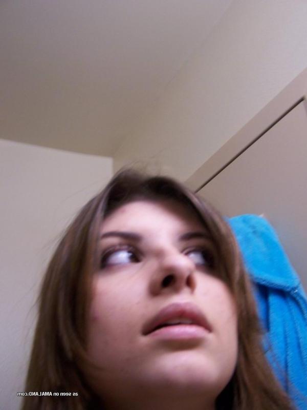 25P Pictures of a naughty brunette teen gf taking pics of herself