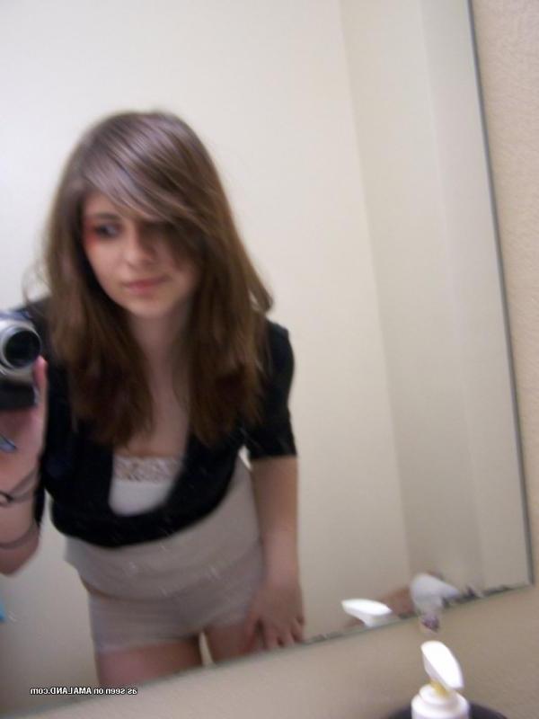 25P Pictures of a naughty brunette teen gf taking pics of herself