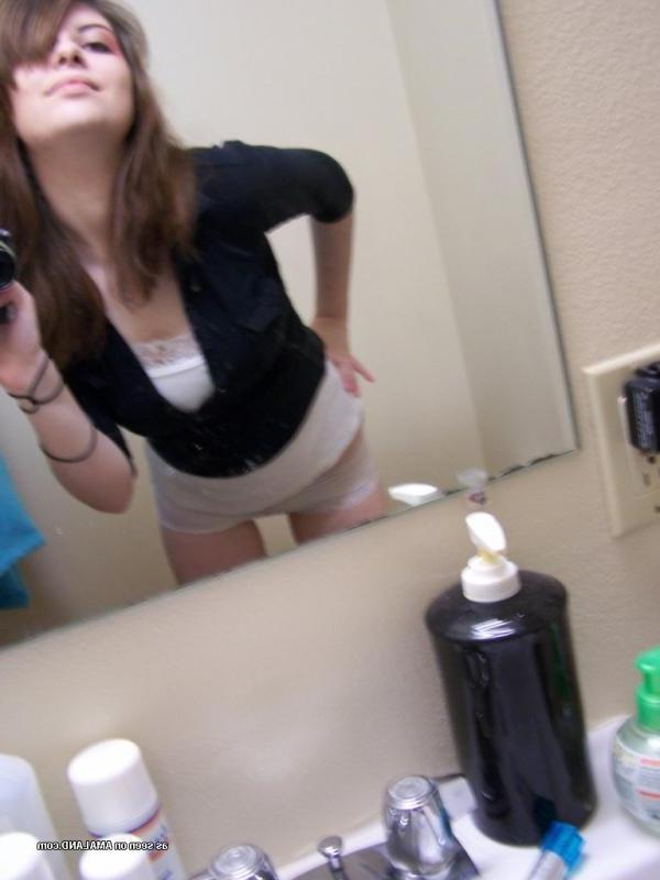 25P Pictures of a naughty brunette teen gf taking pics of herself