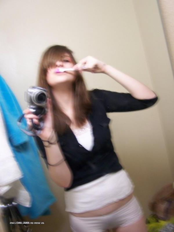 25P Pictures of a naughty brunette teen gf taking pics of herself