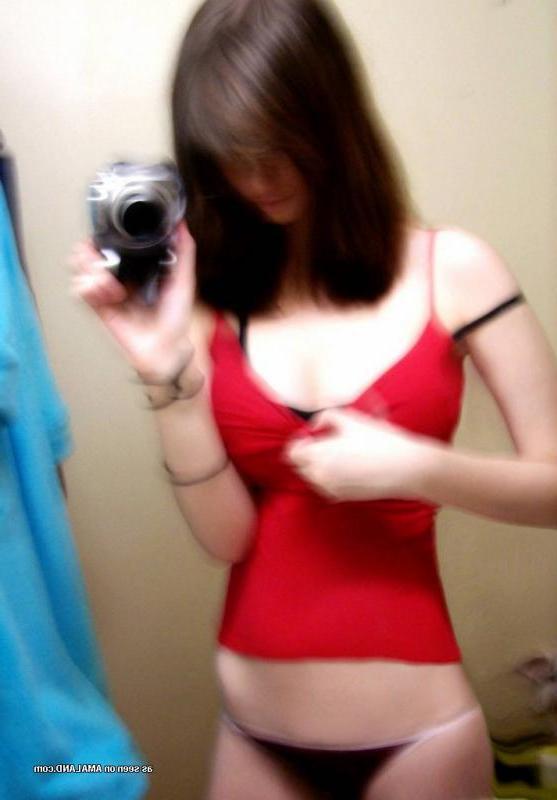 25P Pictures of a naughty brunette teen gf taking pics of herself