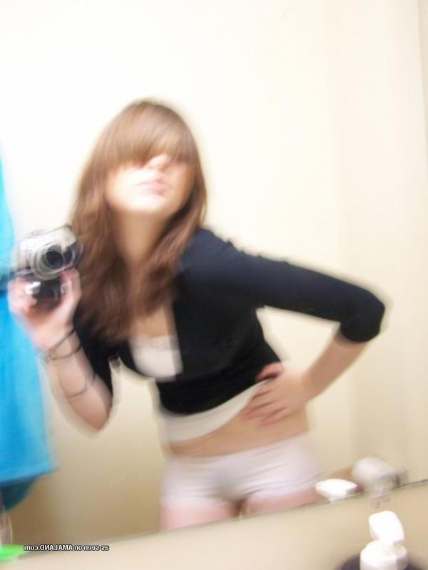 25P Pictures of a naughty brunette teen gf taking pics of herself