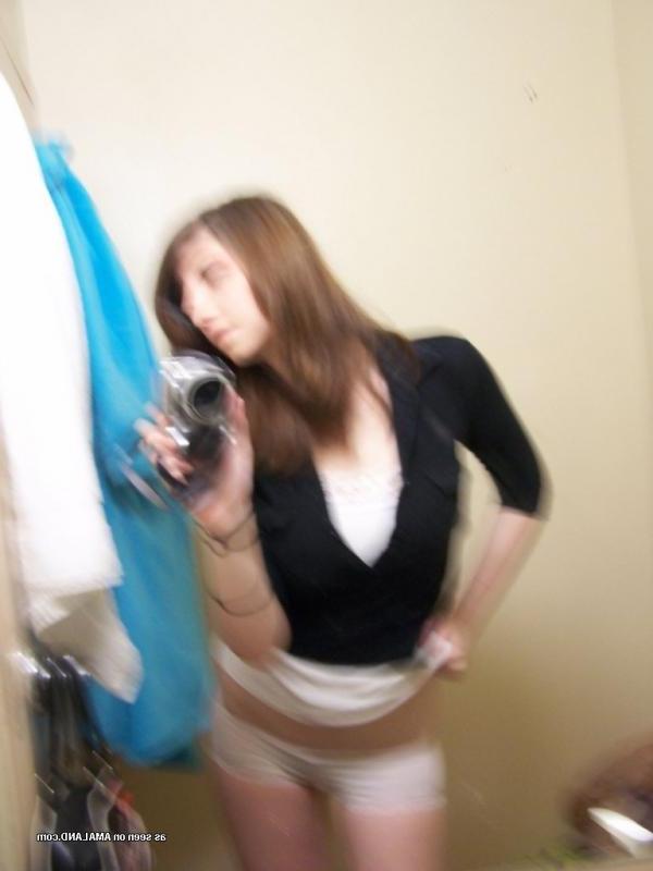 25P Pictures of a naughty brunette teen gf taking pics of herself