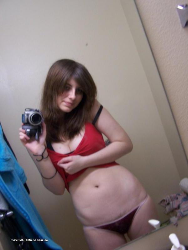 25P Pictures of a naughty brunette teen gf taking pics of herself