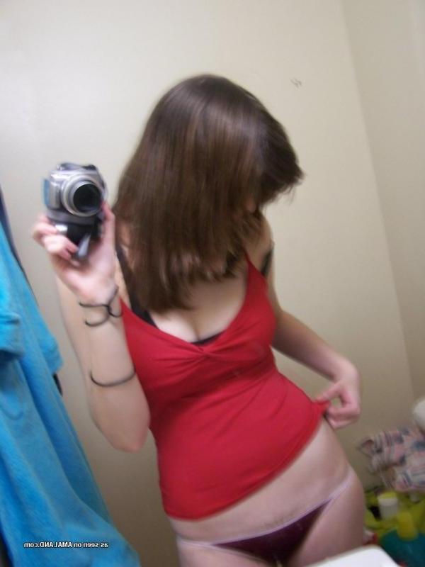25P Pictures of a naughty brunette teen gf taking pics of herself